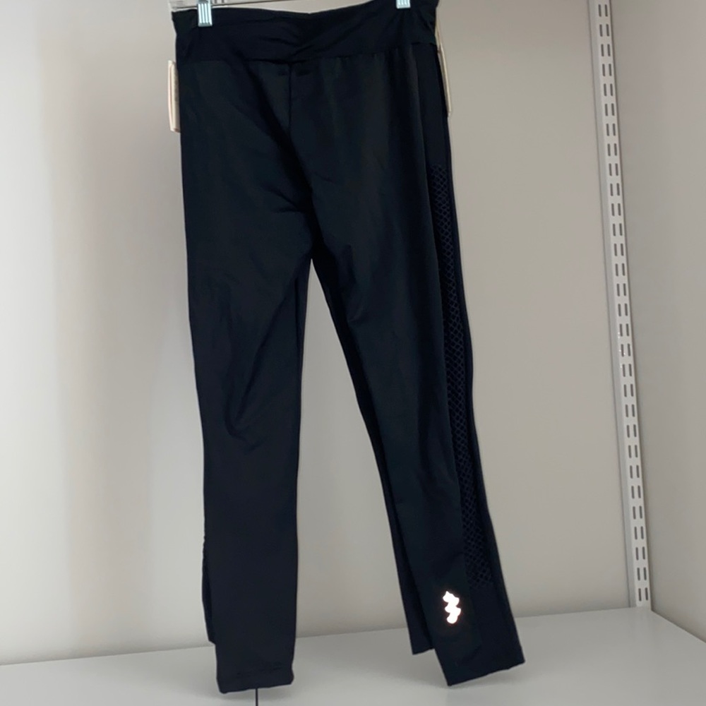 NWT MAAJI ATHLETIC LEGGINGS